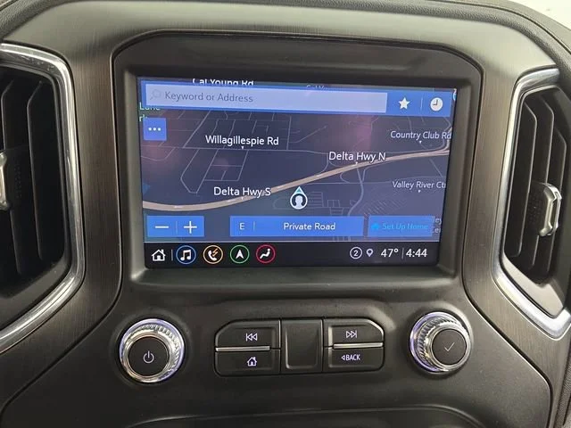 Used 2021 Summit White GMC AT4 image 18