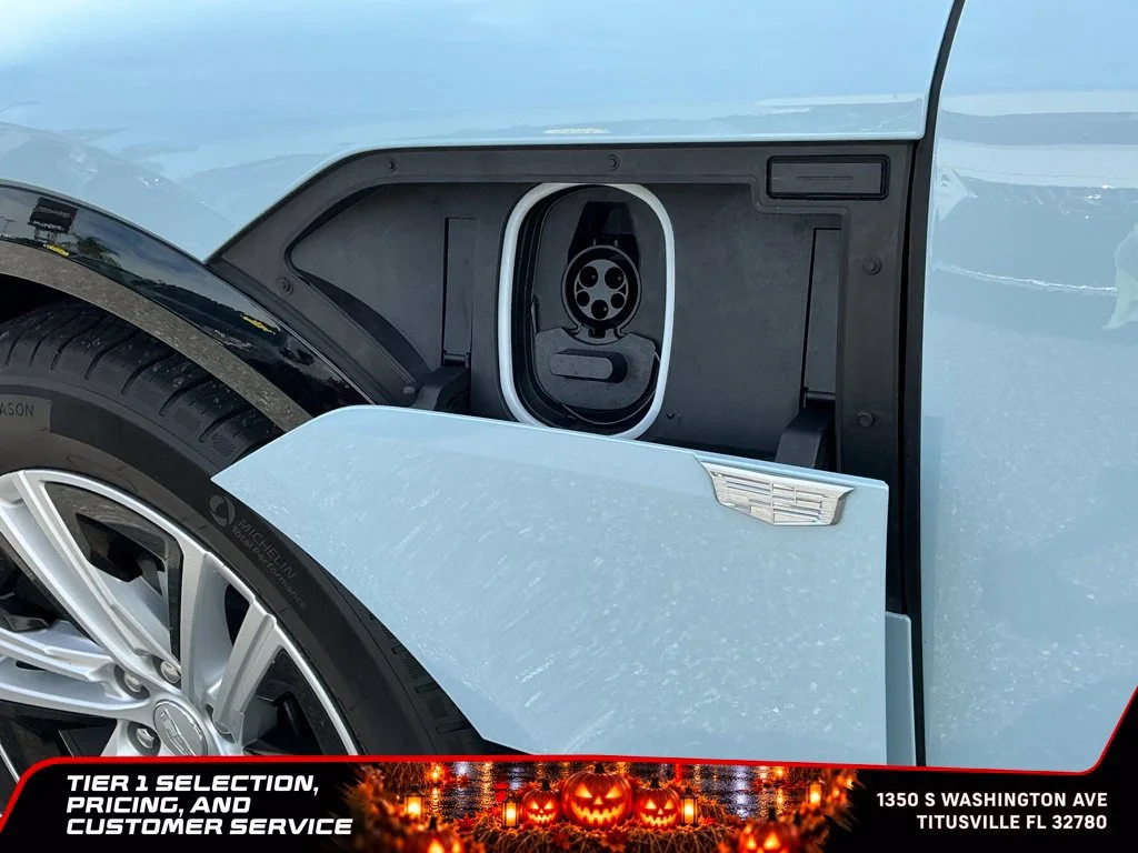 Used 2024 Nimbus Metallic Cadillac Tech image 24