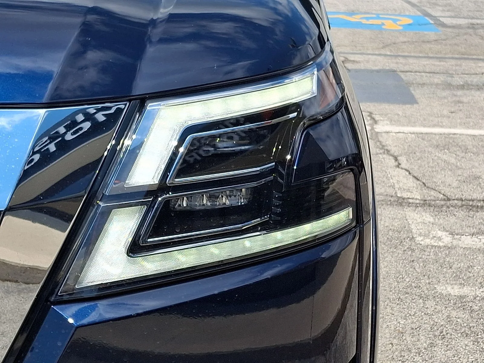 Used 2023 Blue Nissan Platinum image 9