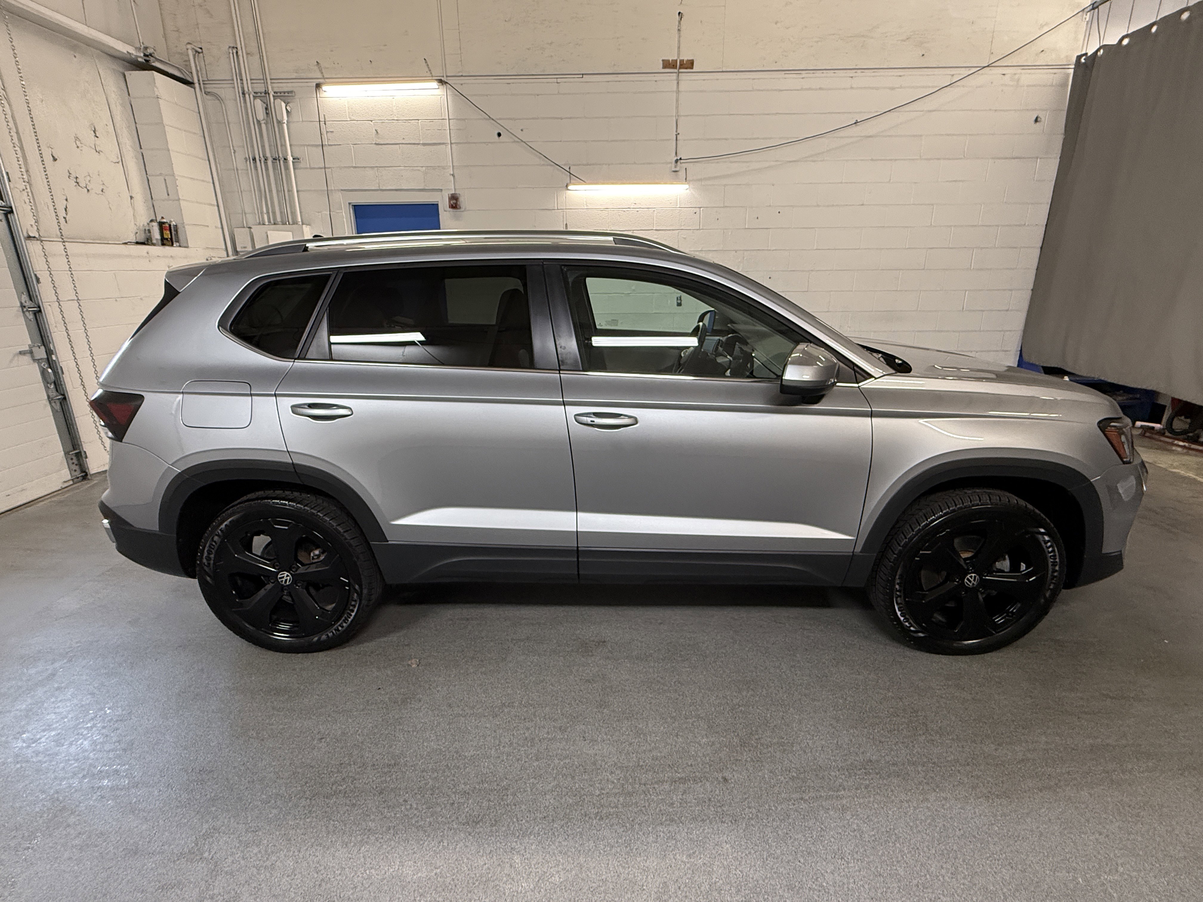 2025 Volkswagen Taos SEL - Photo 9
