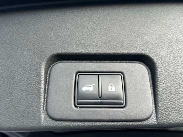 Used 2022 Gold Nissan SL image 20