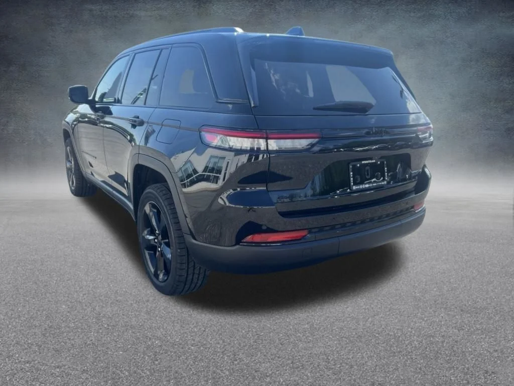 Used 2023 Black Jeep Altitude X image 3