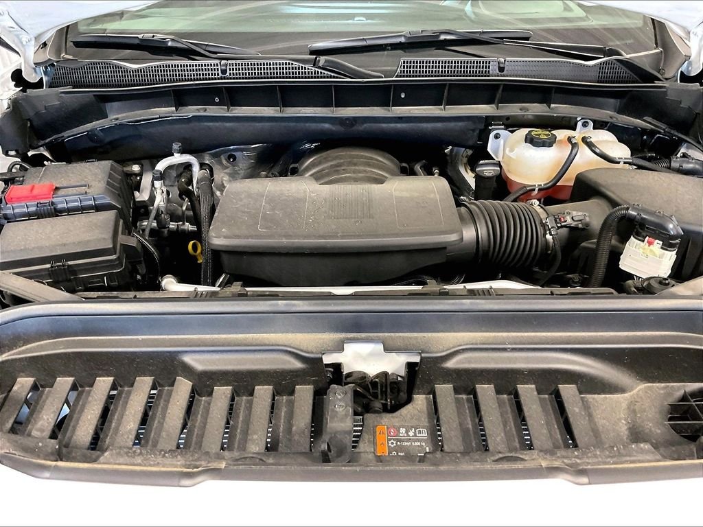 Used 2025 White GMC Elevation image 30