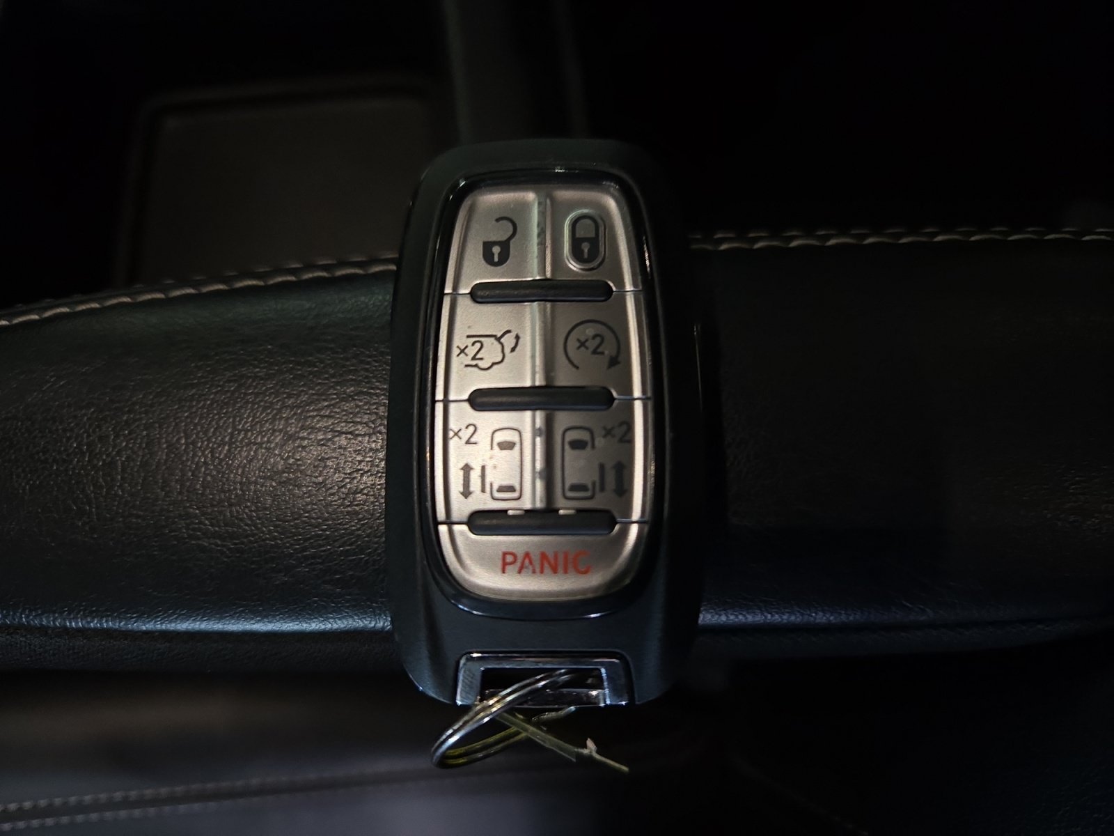 Used 2025 Diamond Black Crystal Pearlcoat Chrysler Select image 30