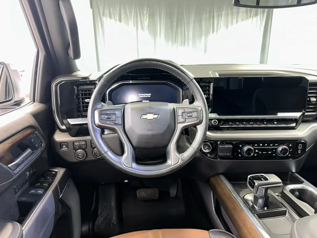 Certified Used 2025 Iridescent Pearl Tricoat Chevrolet High Country image 2