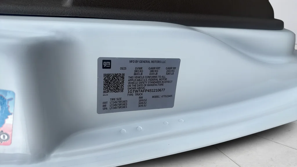 Used 2025 White GMC Work Van image 25