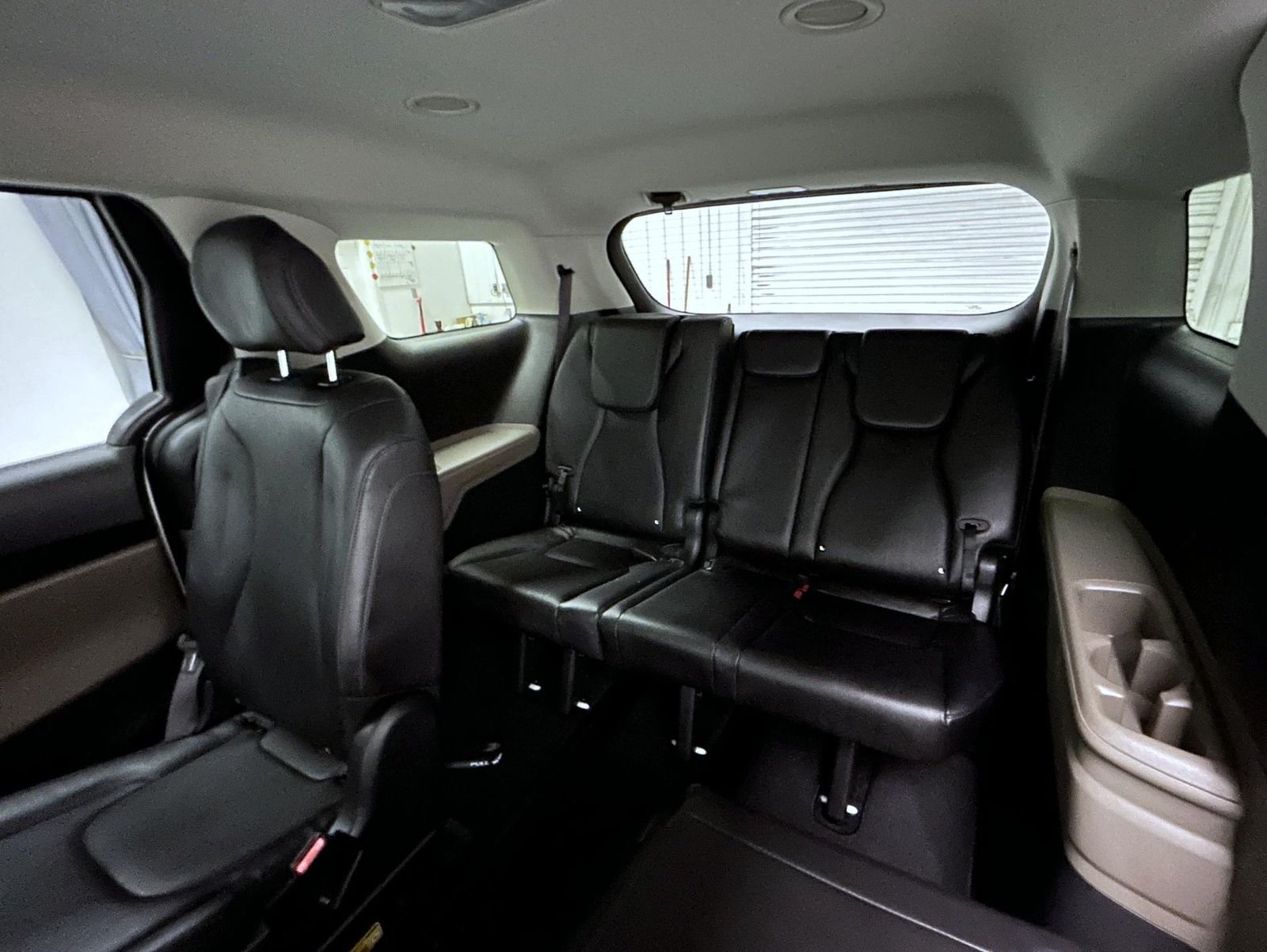 Used 2025 White Kia LXS image 19
