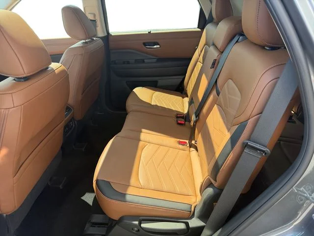 Used 2025 Gray Nissan Platinum image 7