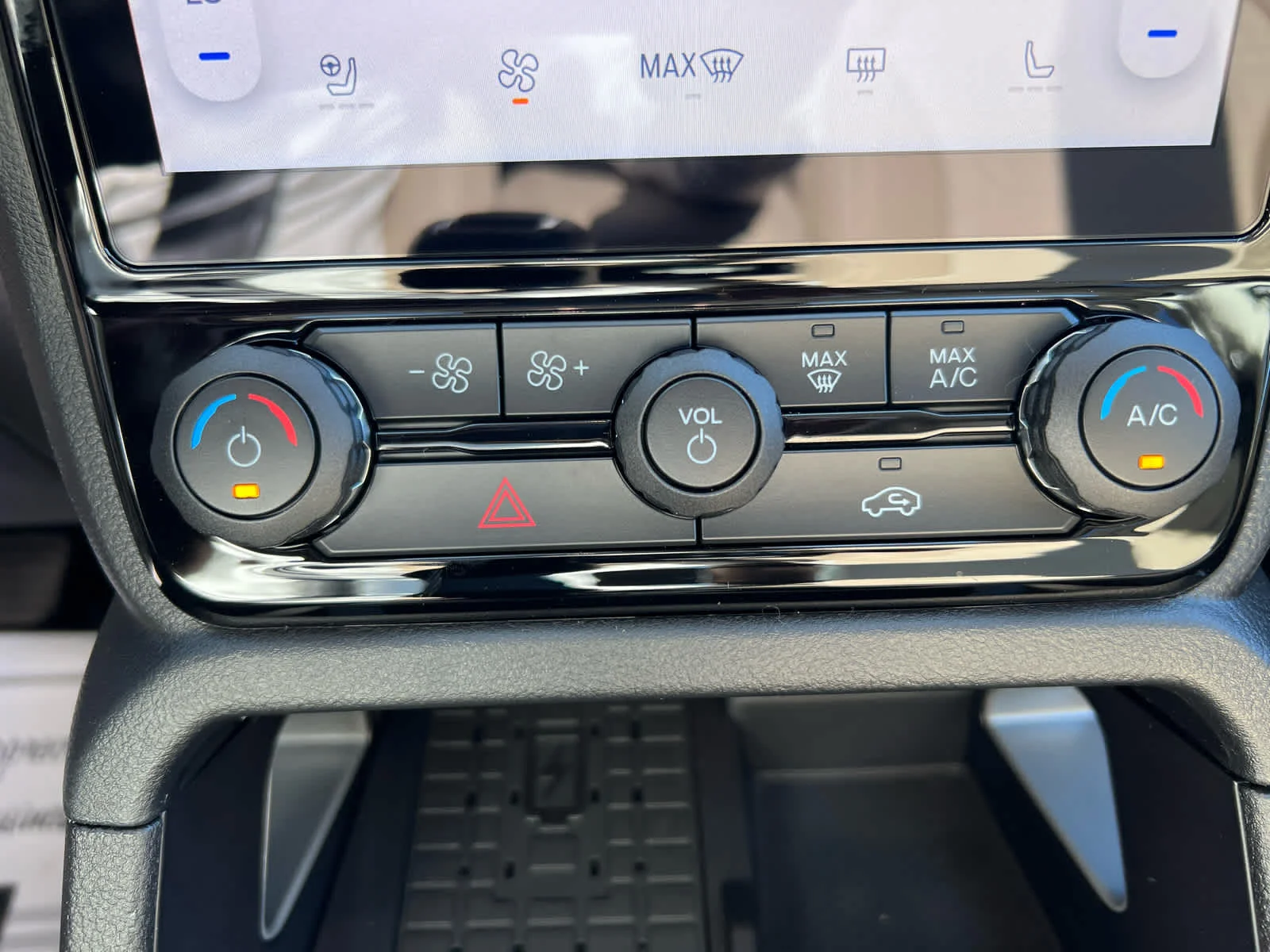 New 2025 Desert Sand Ford LARIAT image 16
