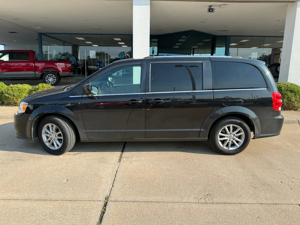 Used 2019 Black Onyx Crystal Pearlcoat Dodge SXT image 13