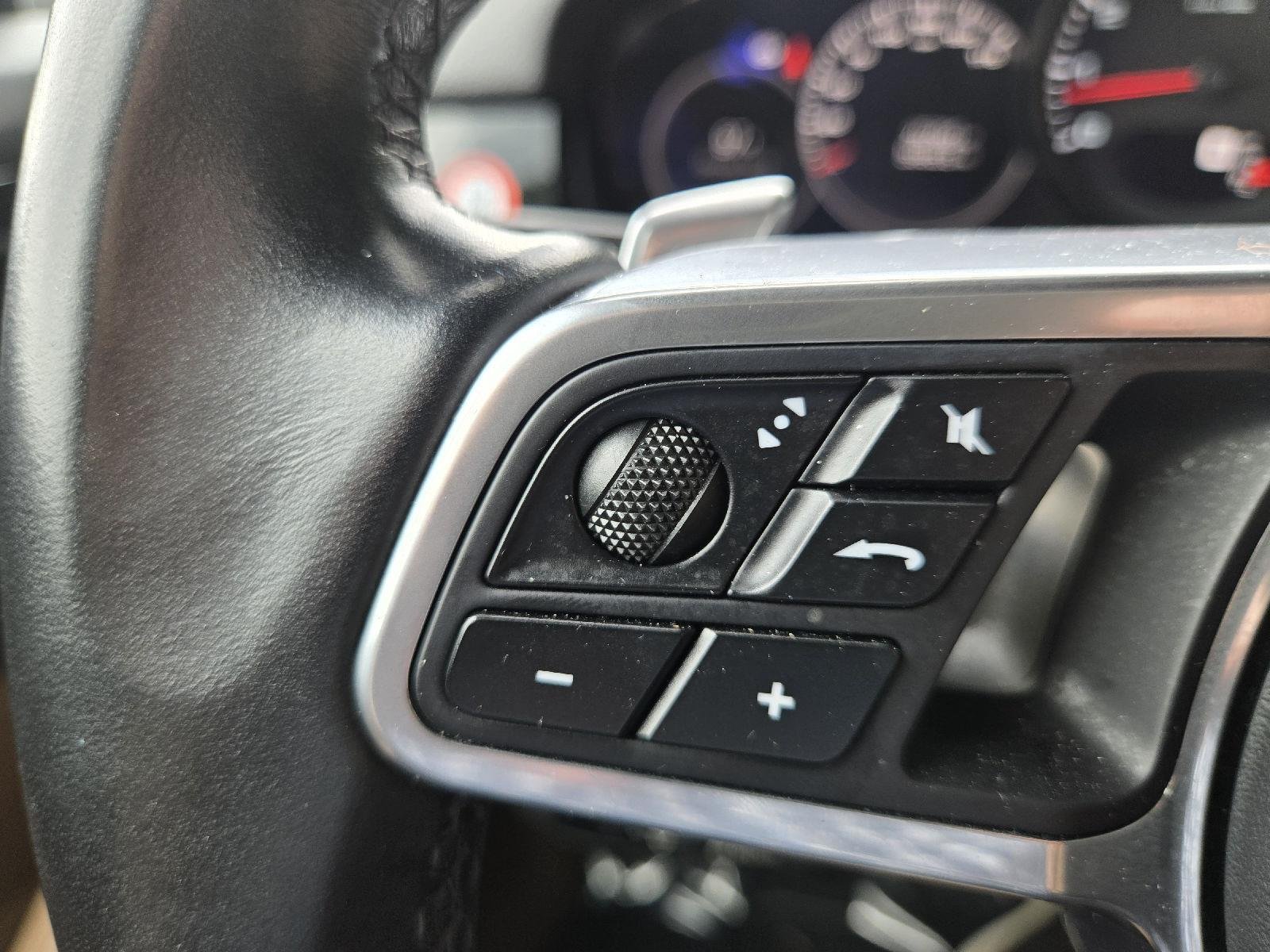 Used 2020  Porsche Base image 26
