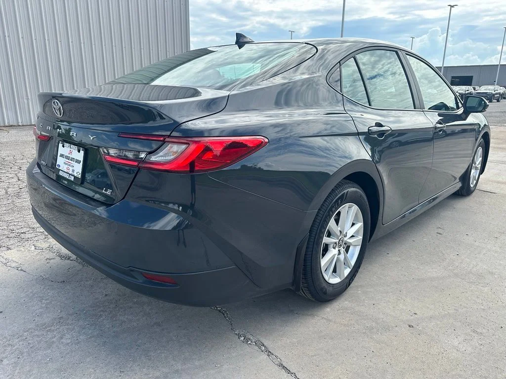 2025 Toyota Camry LE - Photo 5