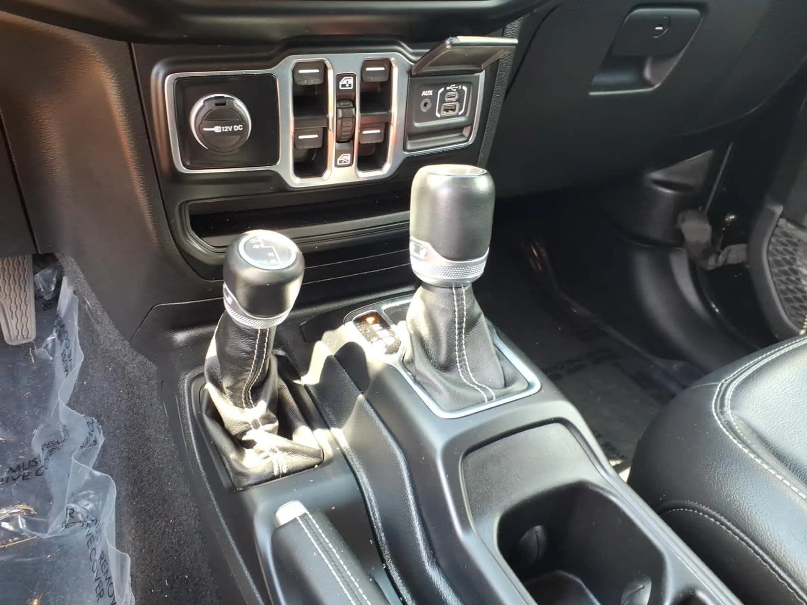 Certified Used 2022 Black Clearcoat Jeep Unlimited Sahara image 25