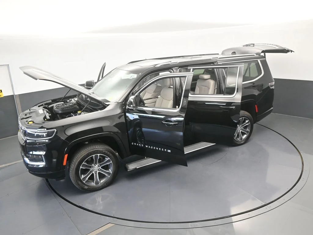 Used 2024 Diamond Black Crystal Pearlcoat Jeep Base image 78