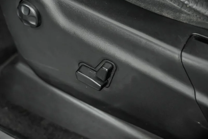 Used 2018 DB Black Crystal Clear Coat Dodge R/T image 22
