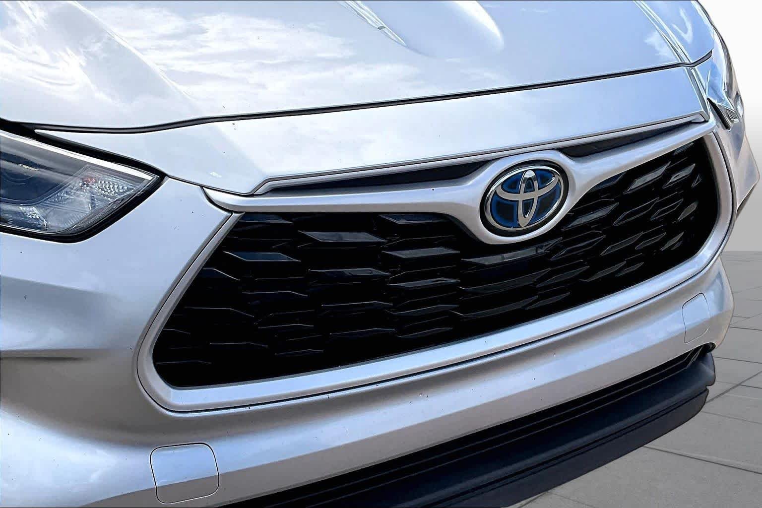Used 2023 Celestial Silver Metallic Toyota Hybrid XLE image 30
