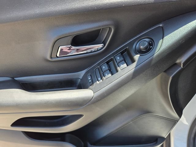 2021 Chevrolet Trax LS - Photo 17