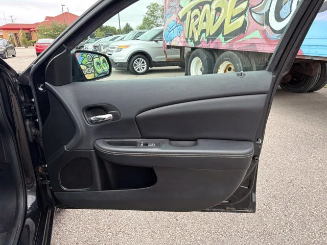Used 2013 Black Dodge SXT image 33