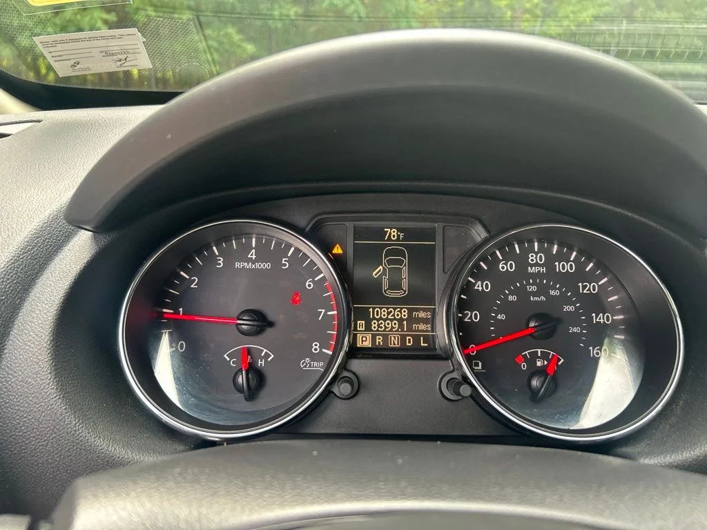 Used 2015 Gray Nissan S image 19