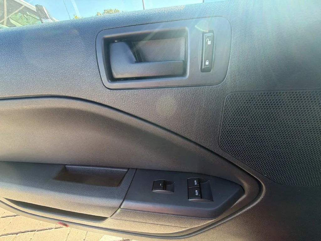 Used 2006  Ford GT Deluxe image 15