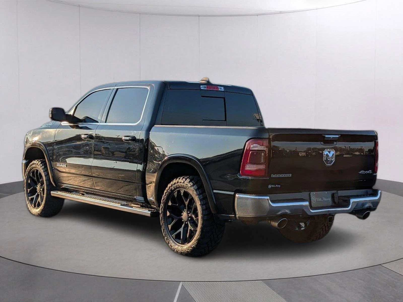 Used 2021 Diamond Black Crystal Pearlcoat Ram Laramie image 3