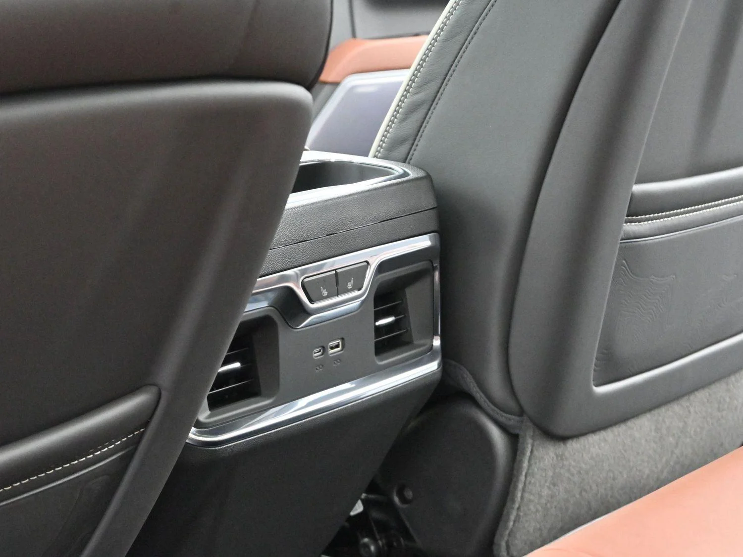 Used 2024 Titanium Rush Metallic GMC Denali Ultimate image 31