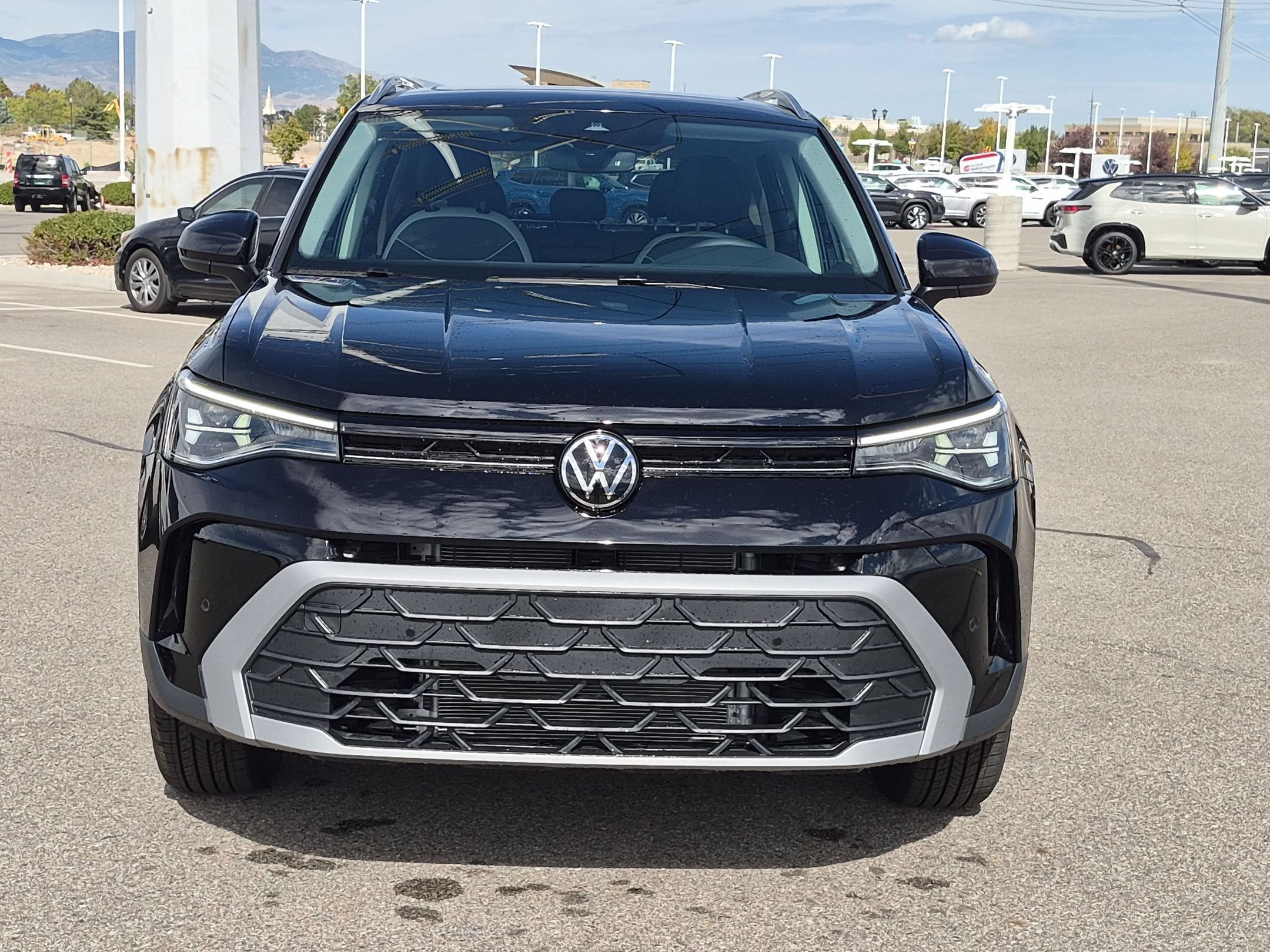 New 2026 Deep Black Pearl Volkswagen SE image 9