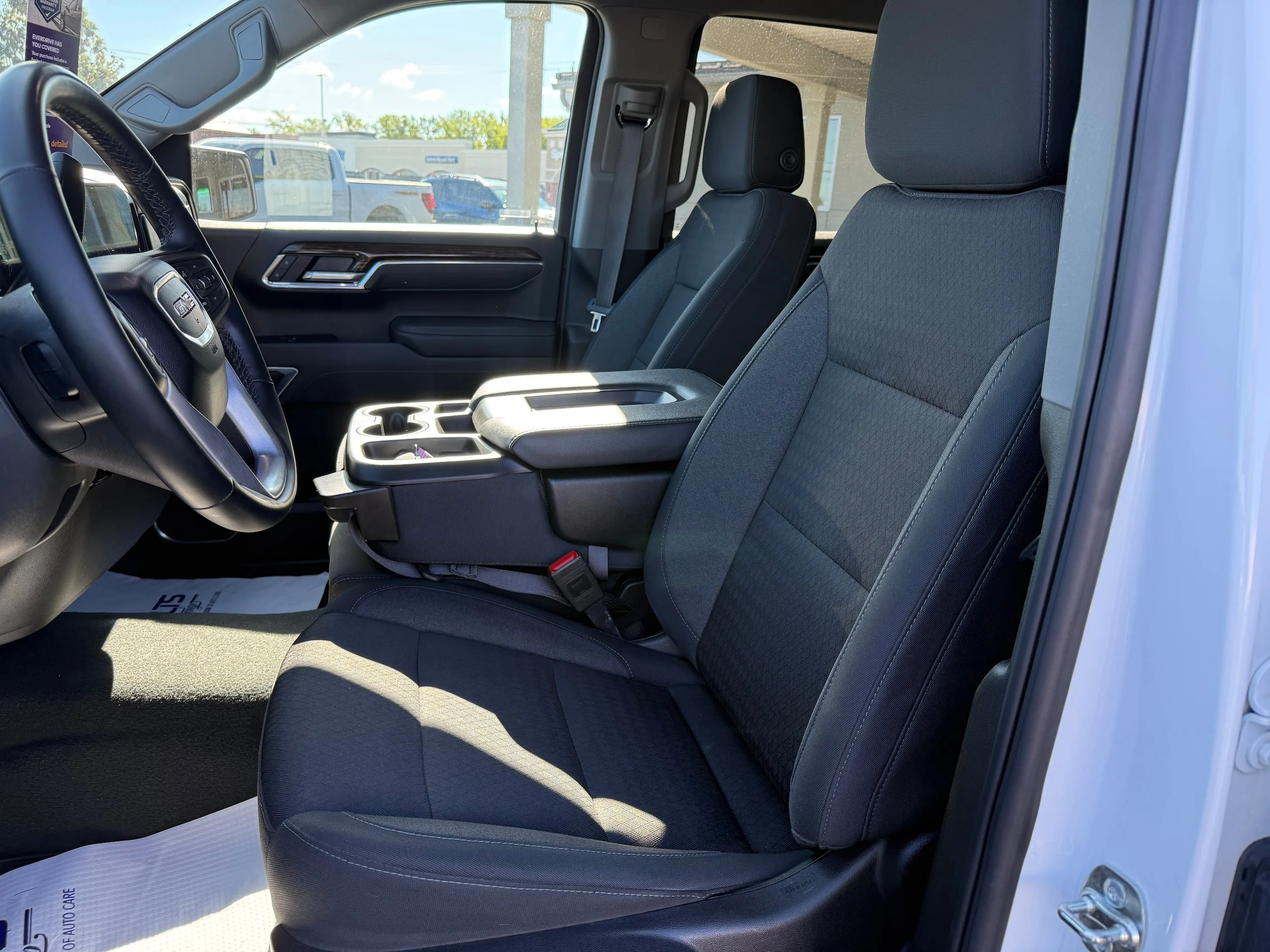 Used 2025 Summit White GMC Elevation image 27