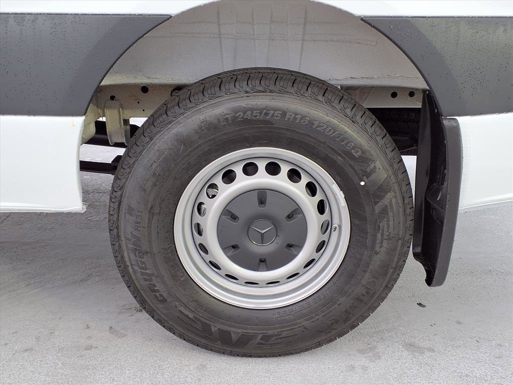 New 2026 Arctic White Mercedes-Benz Cargo 144 WB image 22
