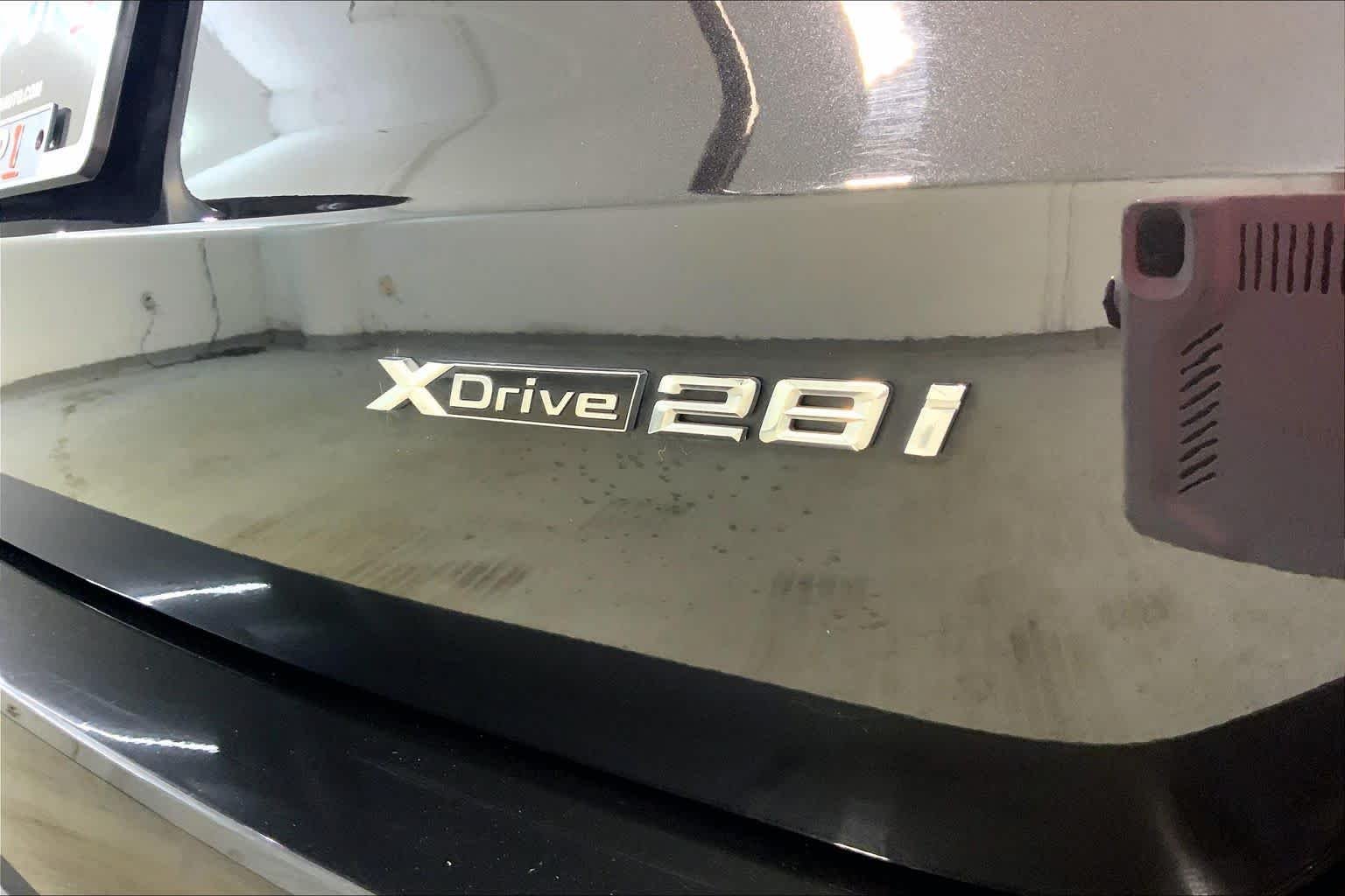 Used 2023 Black Sapphire Metallic BMW xDrive28i image 9
