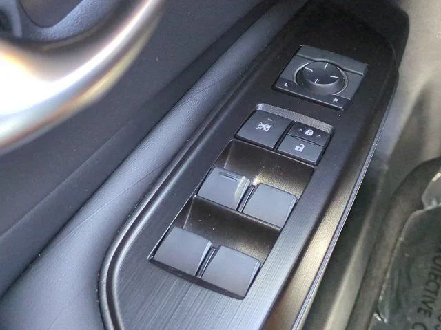 Used 2019 Silver Lexus 350 Luxury image 23