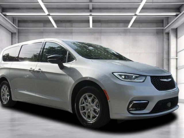 2026 Chrysler Pacifica Select's photo