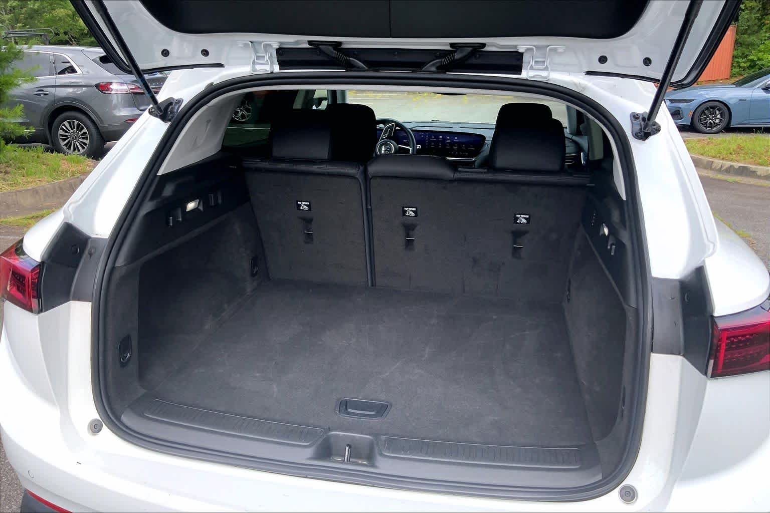Used 2025 Summit White Buick Preferred image 32