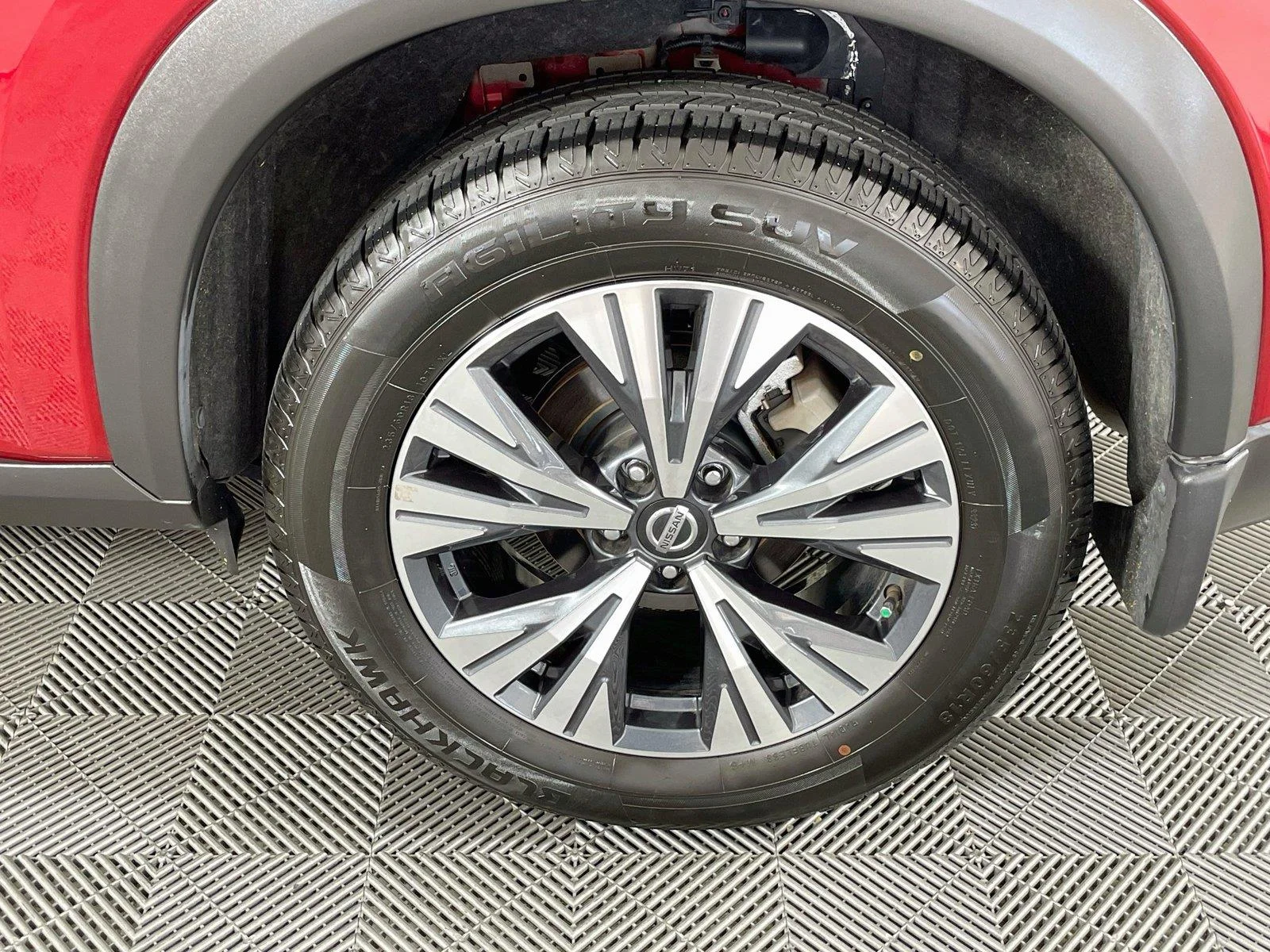 Used 2021 Scarlet Ember Tintcoat Nissan SV image 31