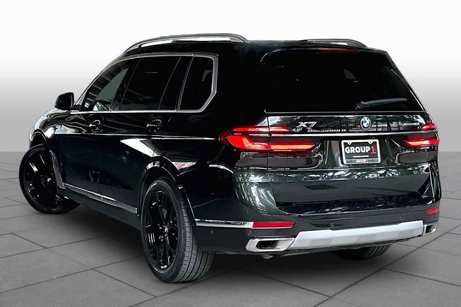 Used 2025 Black Sapphire Metallic BMW xDrive40i image 11