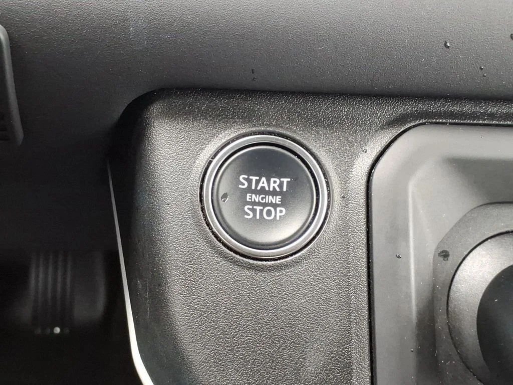 Used 2025  Land Rover S image 17