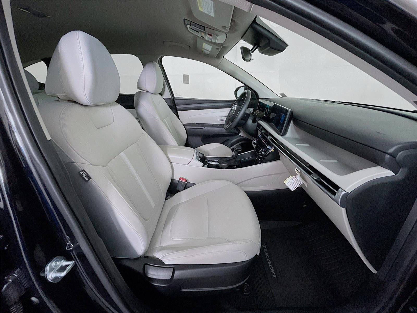 Used 2025 Phantom Black Hyundai SEL image 31