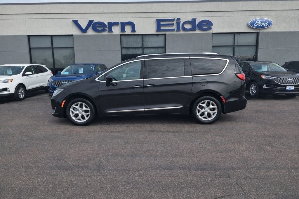 2017 Chrysler Pacifica Touring-L Plus