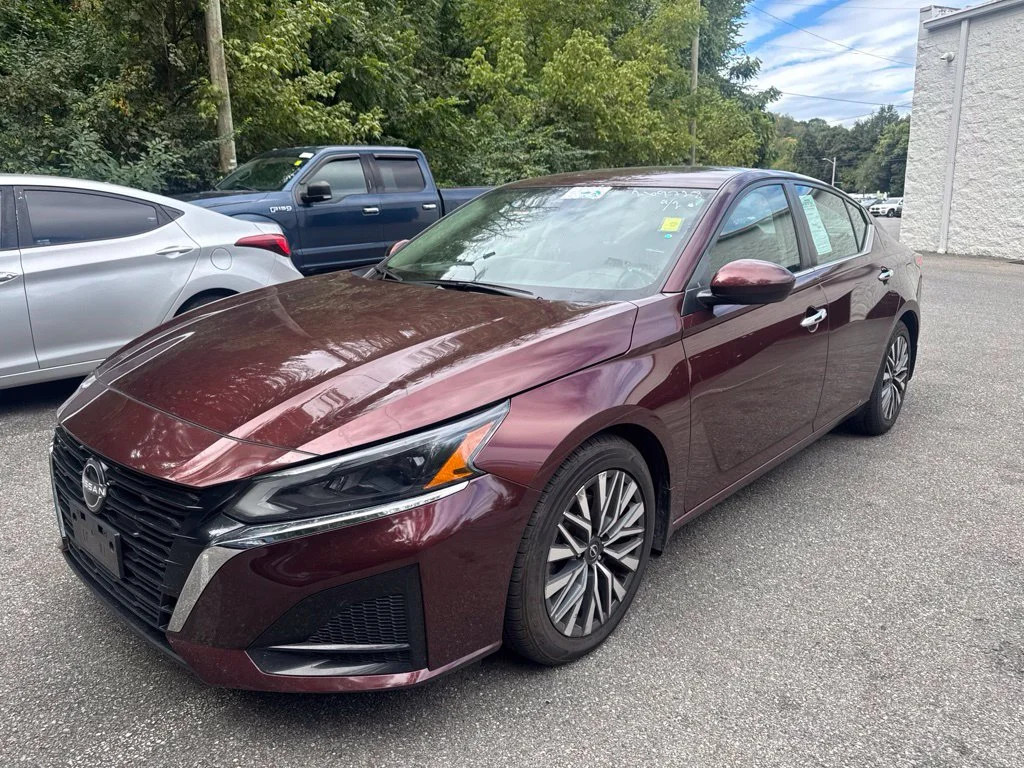 Certified Used 2023 Red Nissan 2.5 SV image 3