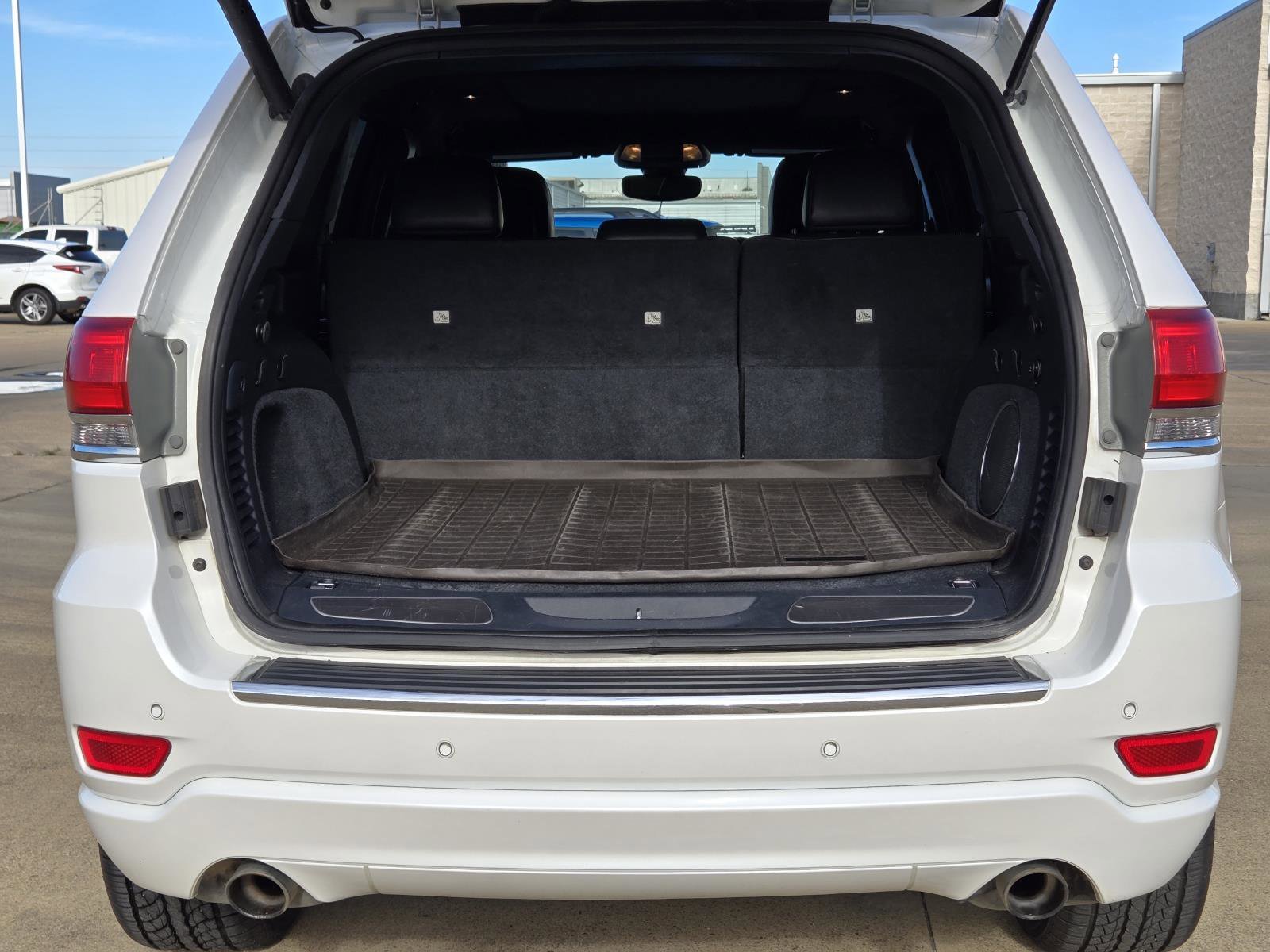 Used 2017 Ivory 3-Coat Jeep Overland image 12