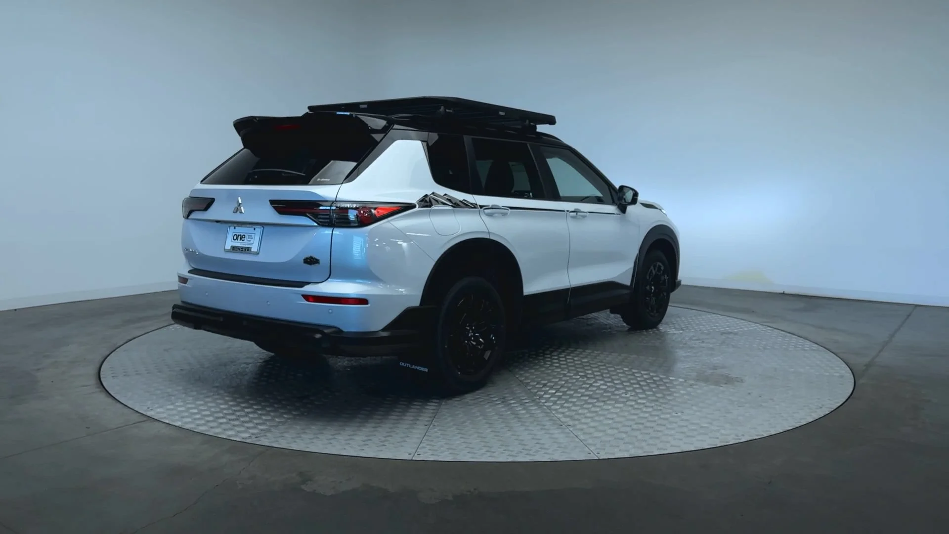New 2026 White Diamond/Black Roof Mitsubishi Trail Edition image 8