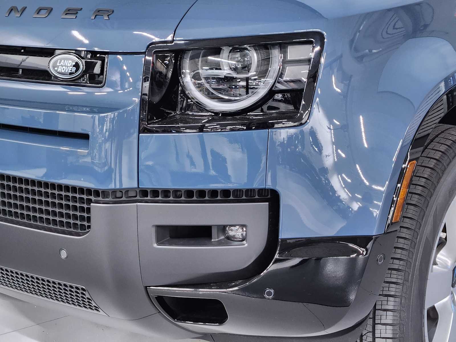 New 2026 Tasman Blue Land Rover X-Dynamic SE image 12