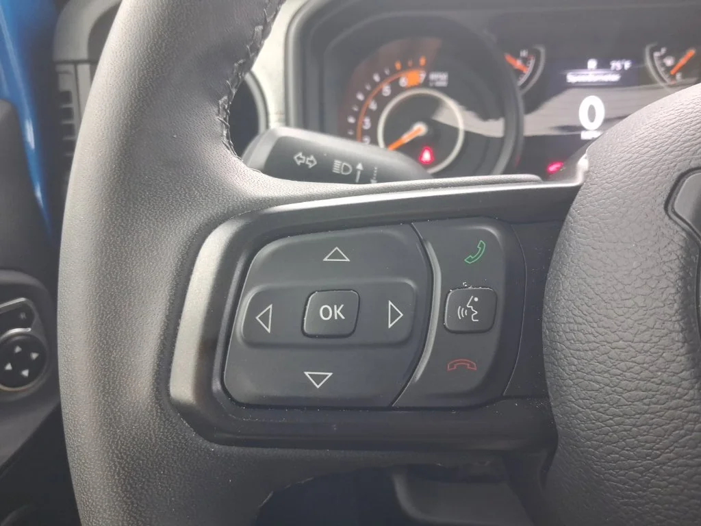 Used 2025 Blue Jeep Sport S image 28