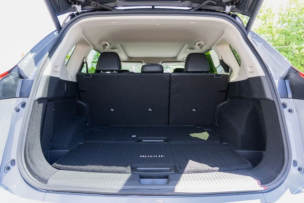 New 2026 Boulder Gray Pearl / Super Black Two-tone Nissan Platinum image 8