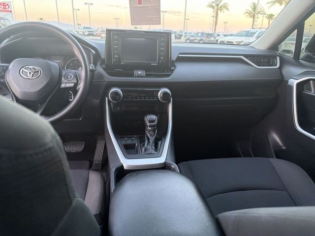 2021 Toyota RAV4 LE - Photo 14