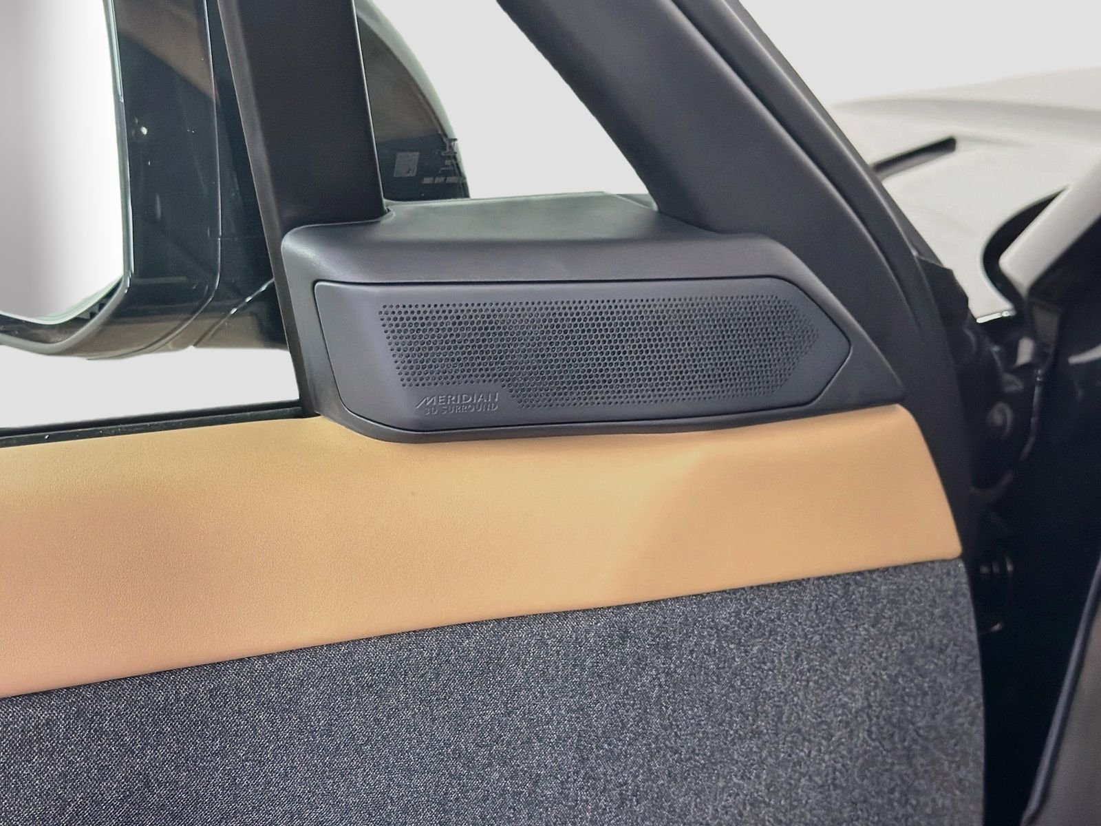 New 2026 Santorini Black Land Rover Dynamic SE image 22