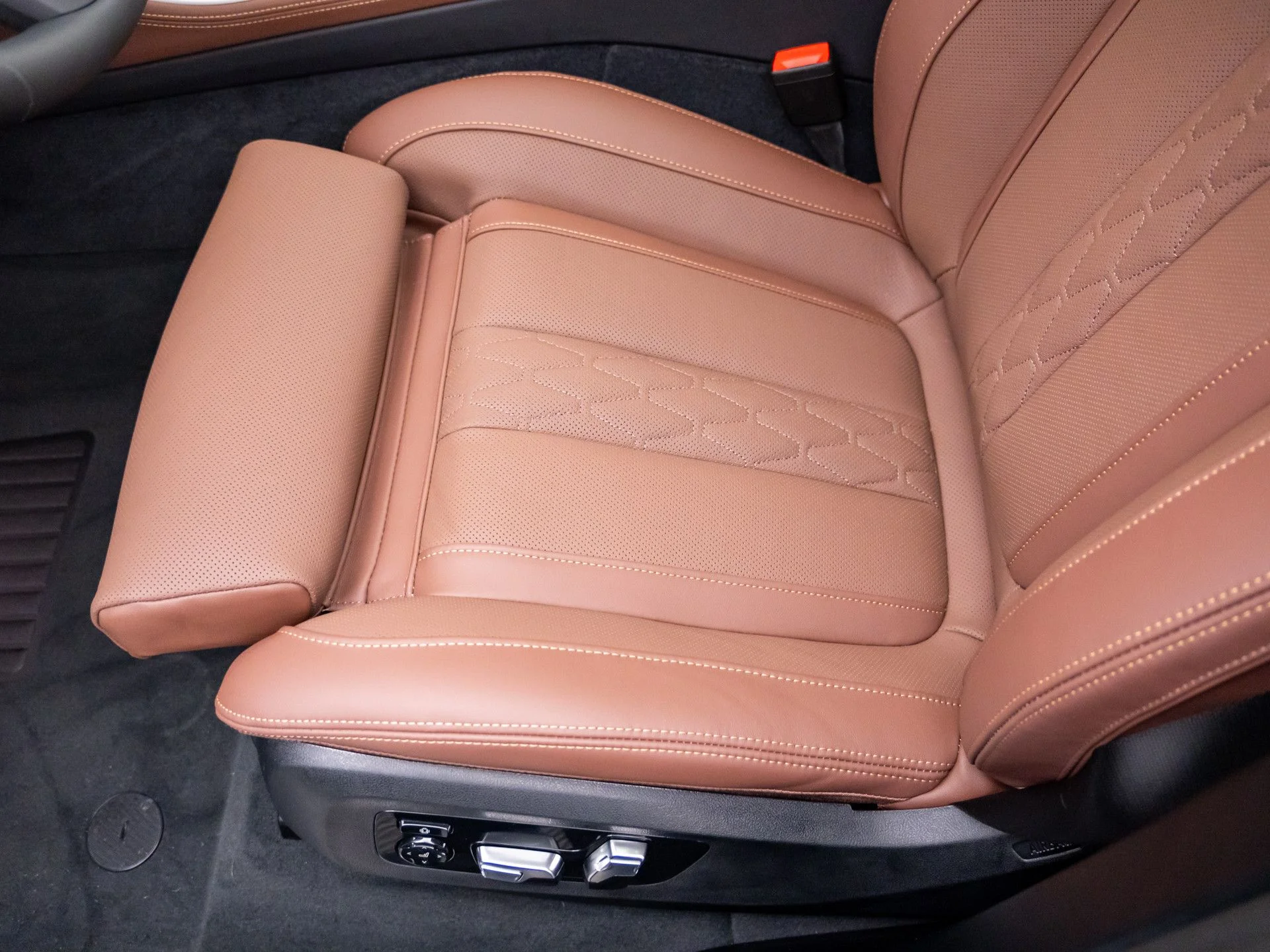 New 2026 Gray BMW xDrive40i image 12