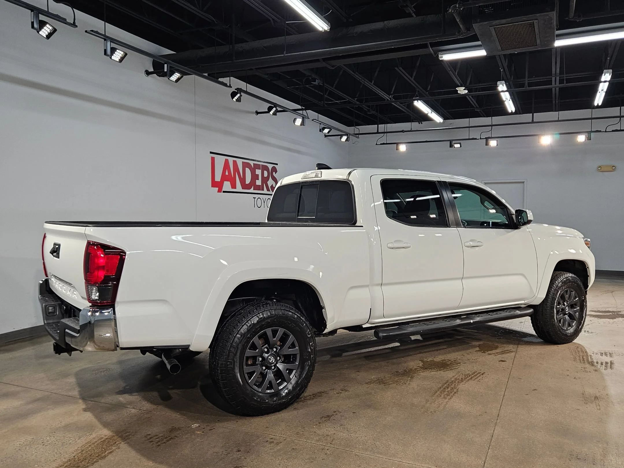 Used 2023 Ice Cap Toyota SR5 image 7