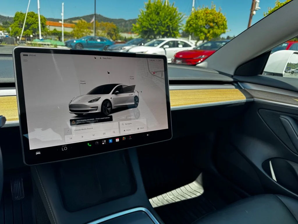 Used 2023  Tesla Base image 32
