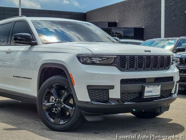 Used 2023 White/off-white Jeep Altitude image 2